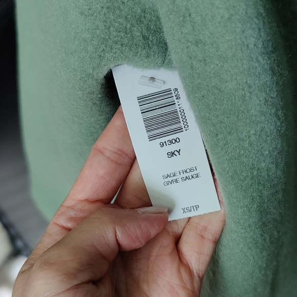 *NEW W/ TAGS* Aritzia Sky Shirt Jacket - Picture 8 of 10